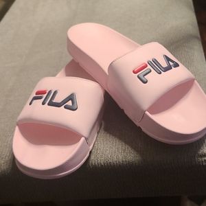 Fila slides